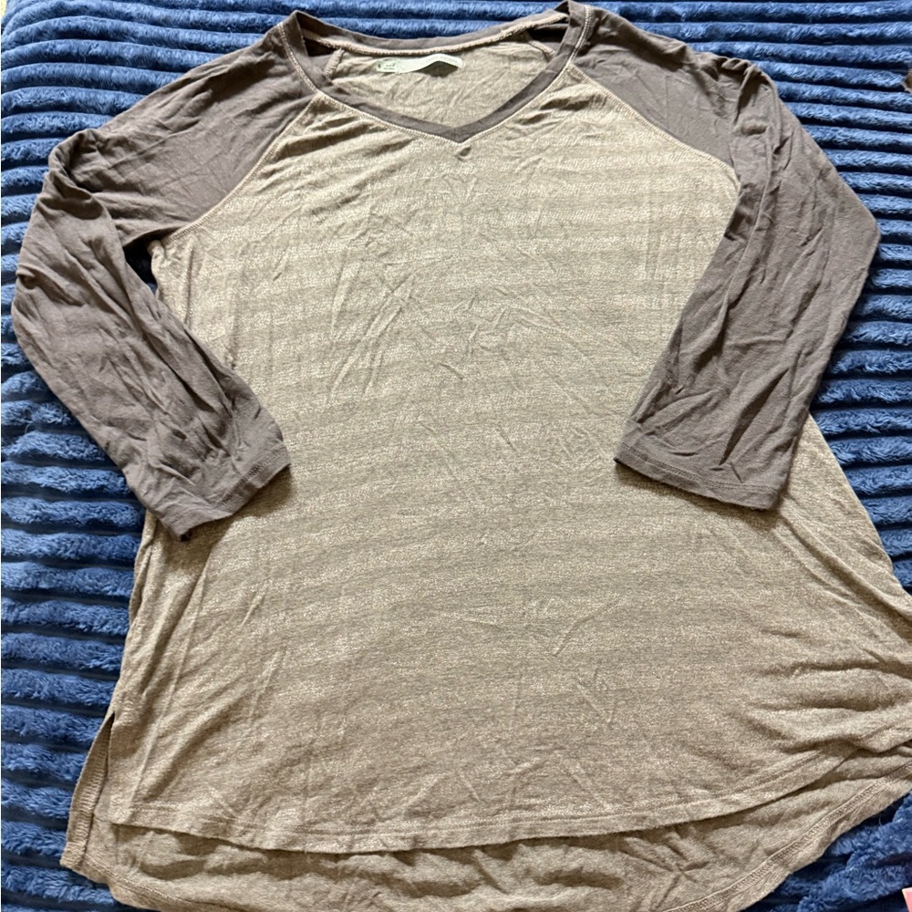 ☃️Maurices Black and Gray Long Sleeve V-Neck Top